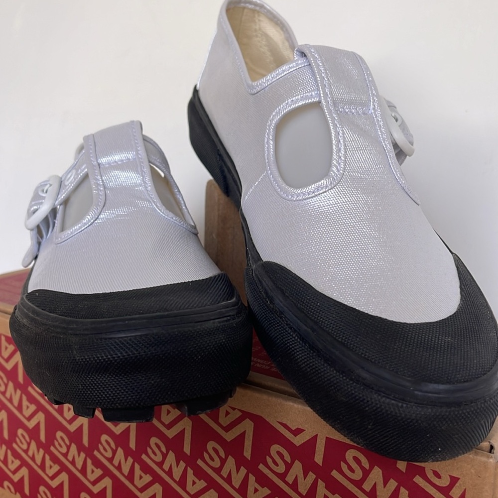 Vans WMNS Style 93
Coated Canvas True White
VN0A3XTJW00
Sneakers - Picture 6 of 16